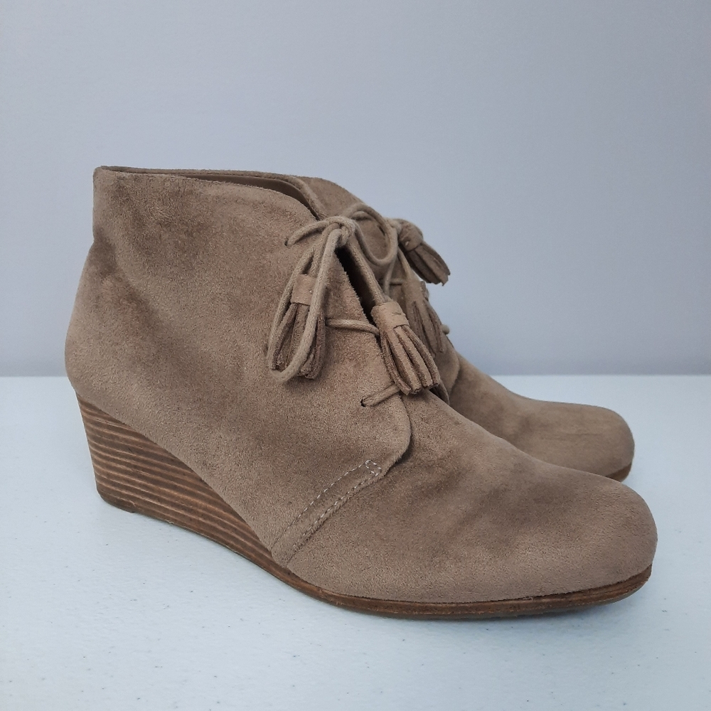 Dr. Scholl's Dakota Taupe Brown Faux Suede Wedge Booties size 9